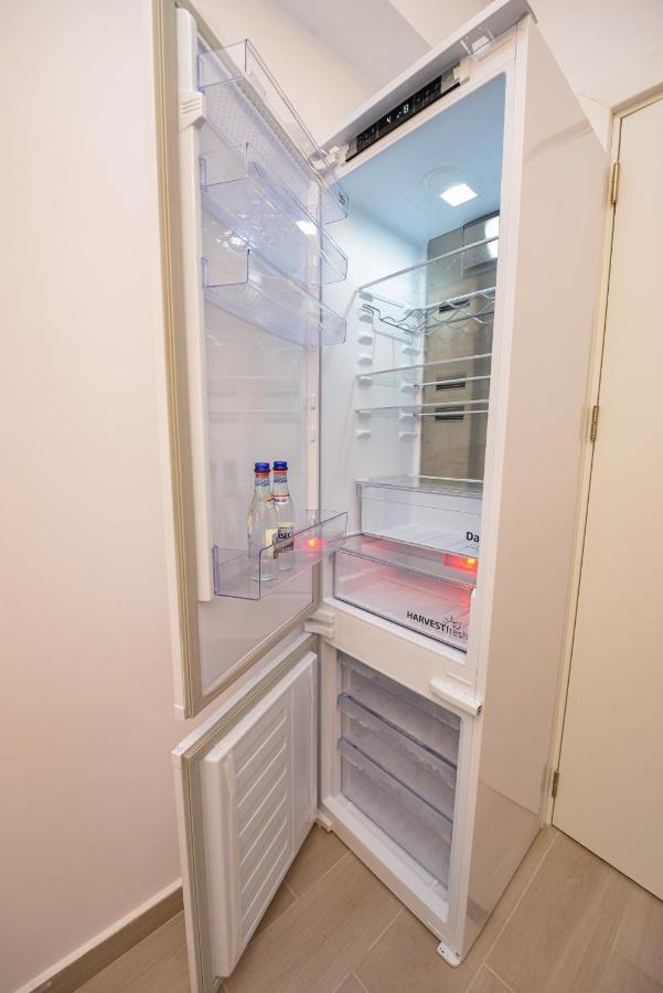 Sofia Cozy Apartment - Underground Private Parking Bucharest Exterior photo